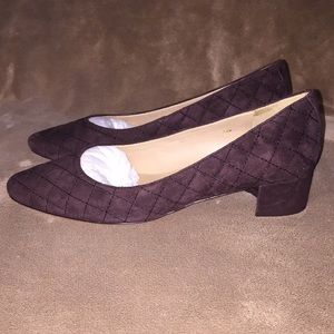 NWOT Vaneli Sz 7.5M brown quilted suede heels